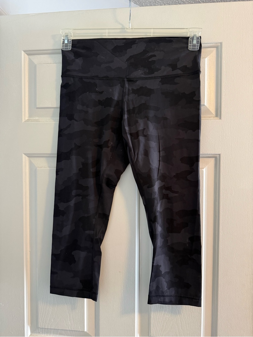 Lululemon cropped leggings. Size 12. Camo print.